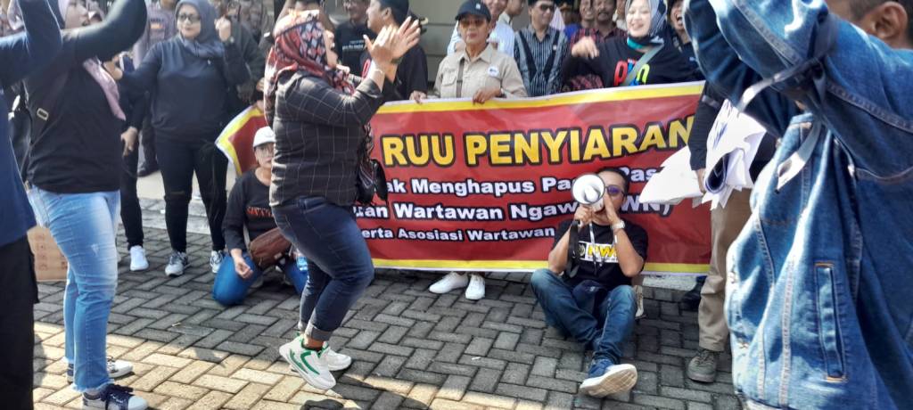 PWN Dan Insan Pers Ngawi Gelar Aksi Damai Tolak RUU Penyiaran